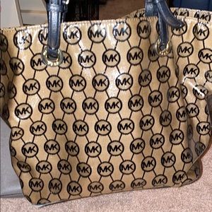 Michael kors logo tote